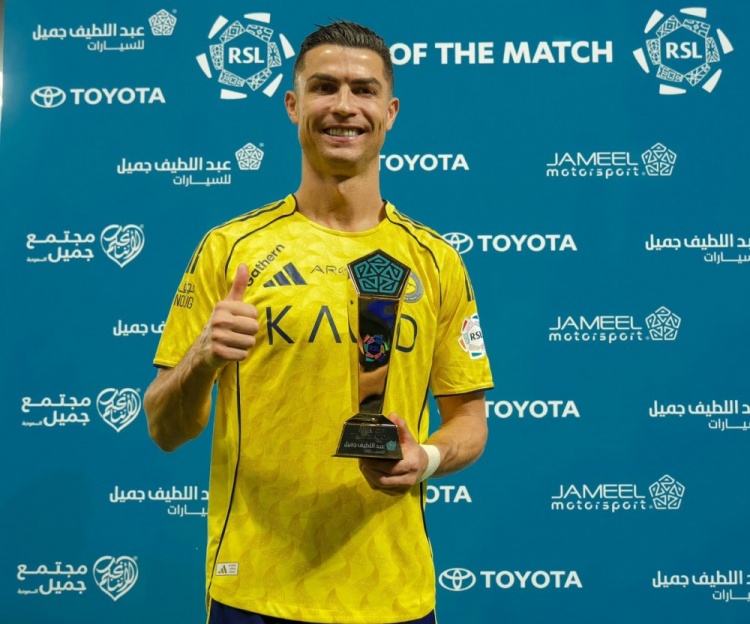 开云体育-梅开二度！C罗当选利雅得胜利vs纳杰马体育全场最佳球员